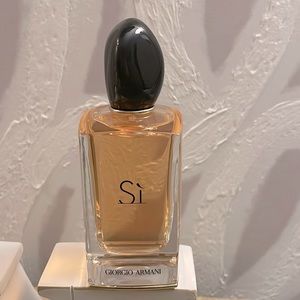 Giorgio Armani Si Perfume